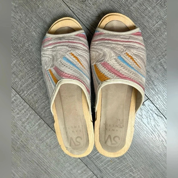 Santa Venetia Goods Snipper Embroidered Clogs Size US 8 $365 - Picture 2 of 4